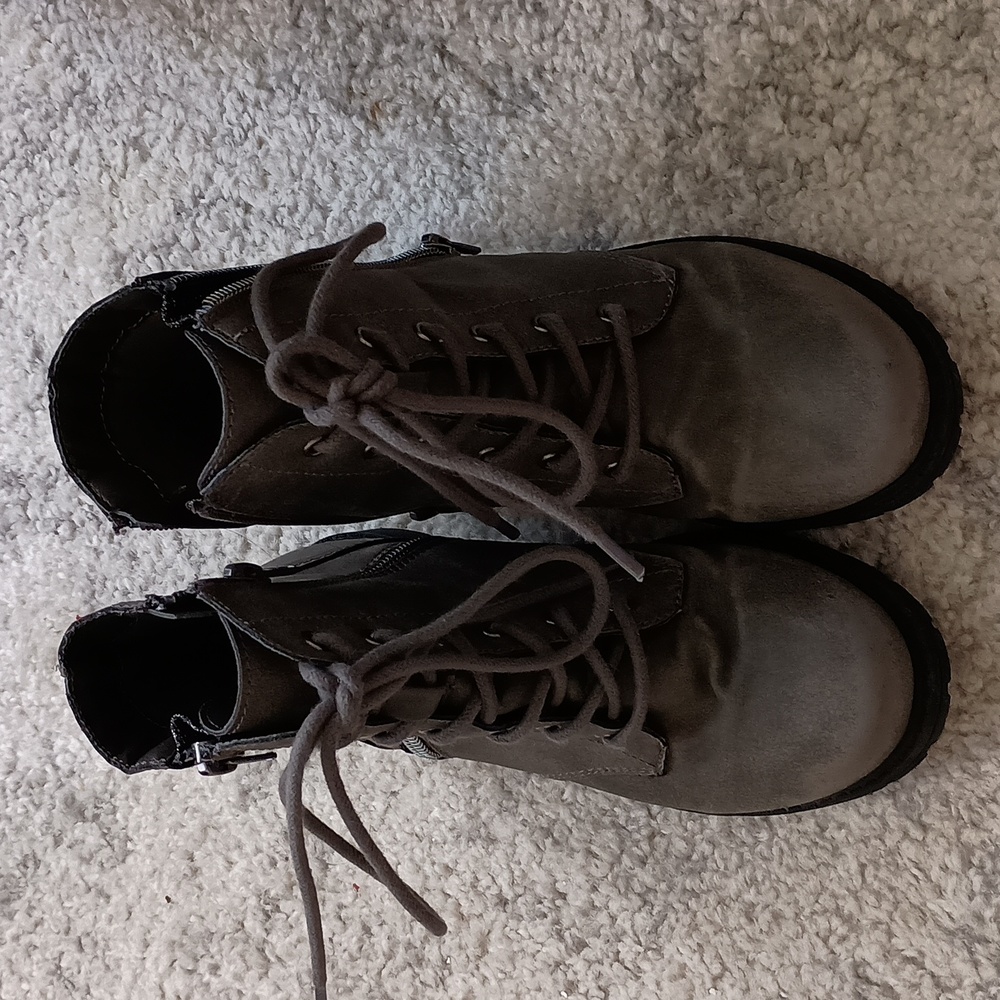 Girls boots